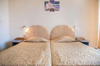 Отель Hotel Perla Золотые Пески Стандартный двухместный номер с 1 кроватью или 2 отдельными кроватями и балконом (для 2 взрослых)-3